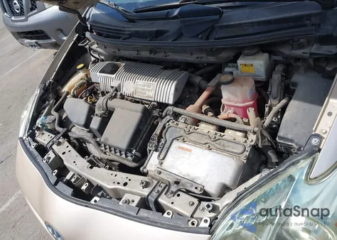 2011 Toyota Prius Three z USA, uszkodzony, nr VIN JTDKN3DU3B0316648